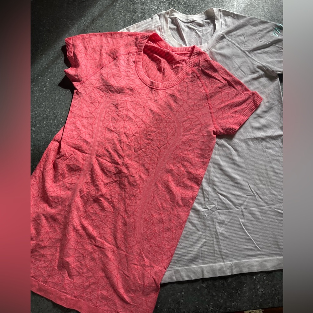 2 Lululemon Swiftly Tech Short Sleeve shirt